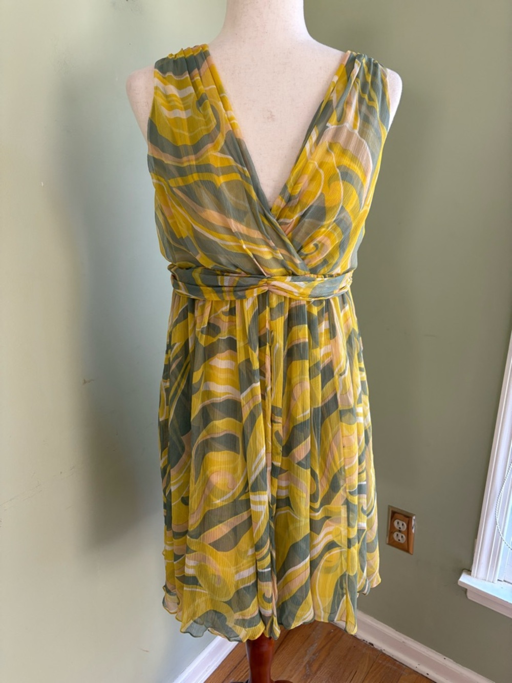 Anthropologie Postcard yellow/green silk dress size 6. Sleeveless. Lovely. Flaw